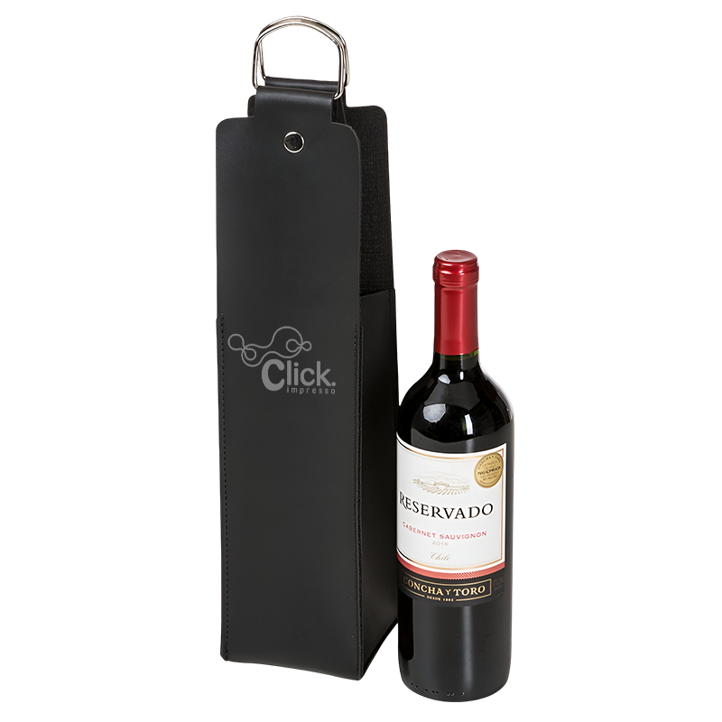 Estojo porta vinho em couro sintético bidim, contém duas alças metálicas e botão para lacre.

Altura :  43 cm

Largura :  9,7 cm

Medidas aproximadas para gravação (CxL):  8,8 cm x 23 cm 	 

